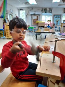 Rakan using a hammer!